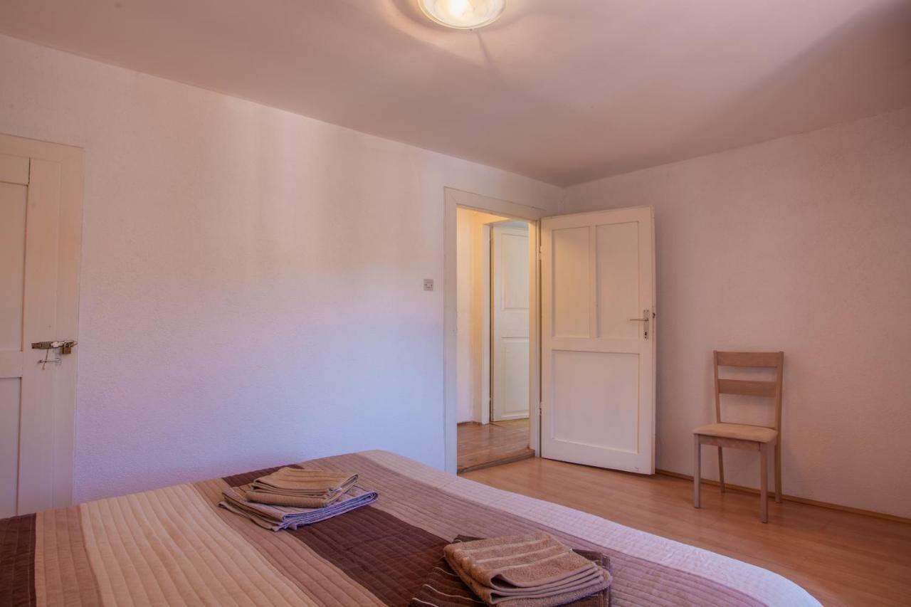 Apartment Surdić Valun Exterior foto