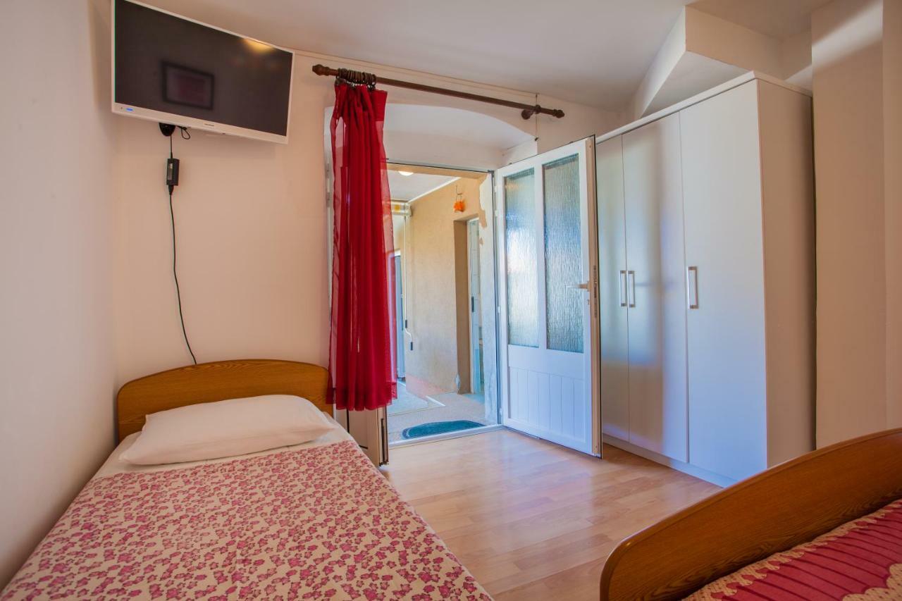 Apartment Surdić Valun Exterior foto